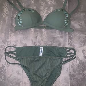 Bathing suit top and bottoms